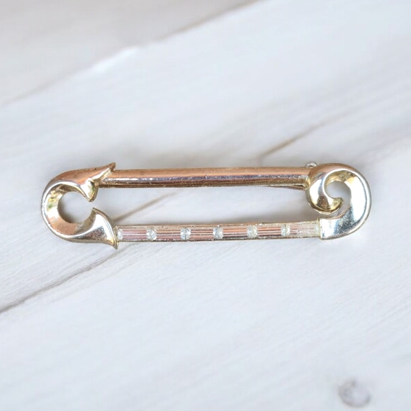 Vintage Jewelry - Vintage baguette safety pin brooch